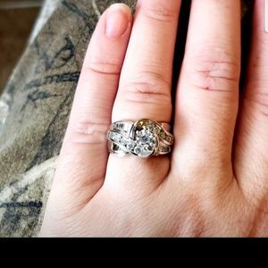 Beautiful diamond engagement / wedding set